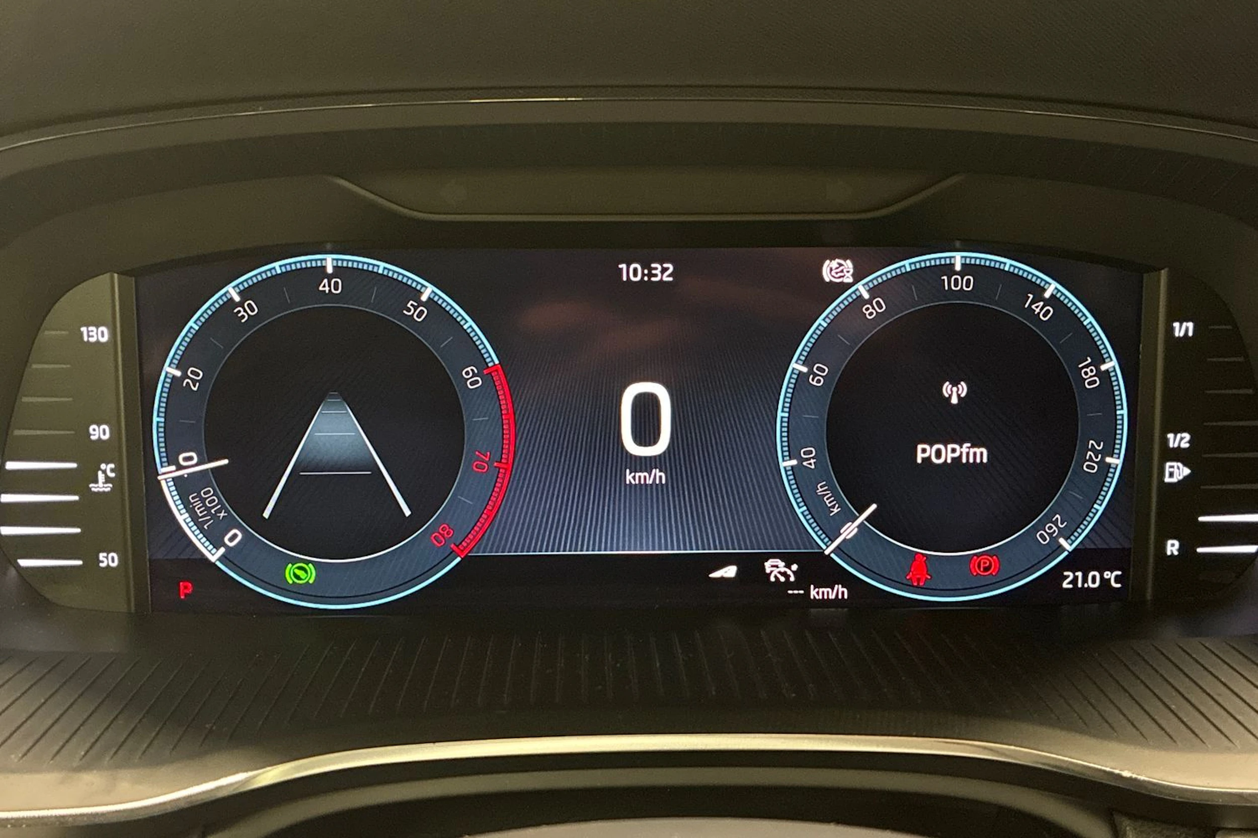 musta Skoda Octavia 2021 kuva 17.