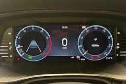 musta Skoda Octavia 2021 kuva 17.