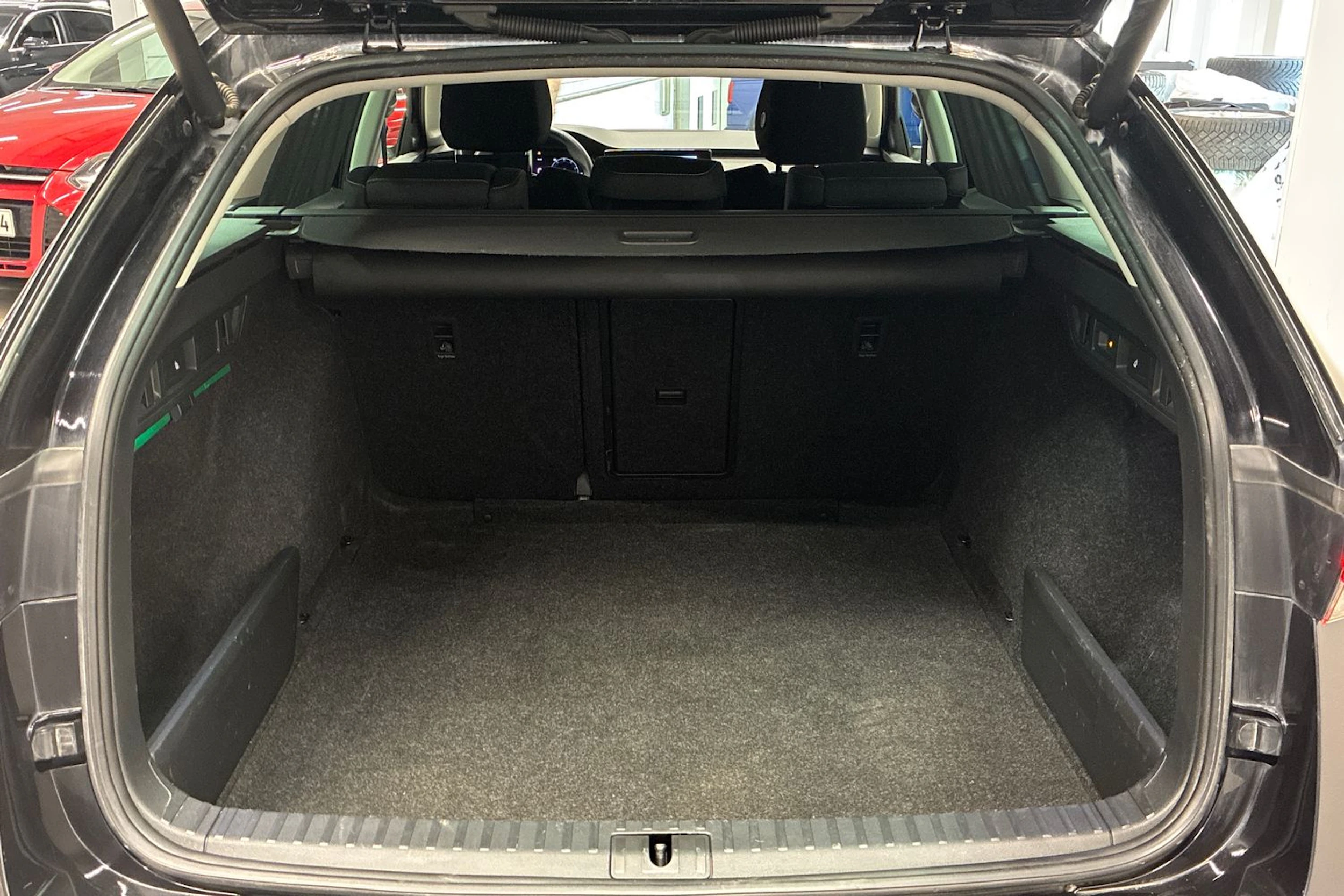 musta Skoda Octavia 2021 kuva 31.