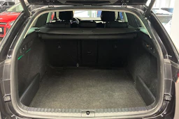 musta Skoda Octavia 2021 kuva 31.