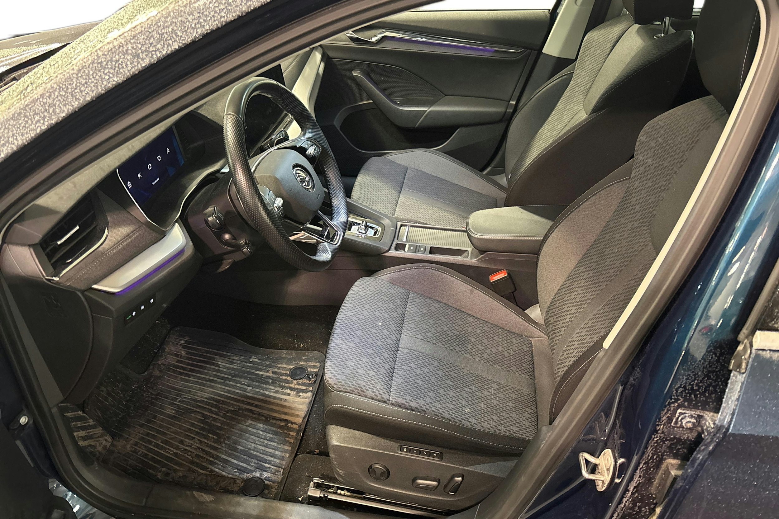 sininen Skoda Octavia 2021 kuva 3.