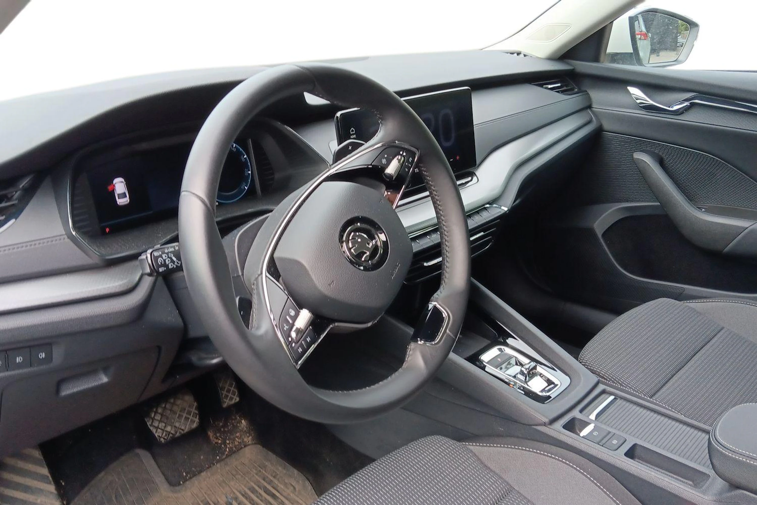 Valkoinen Skoda OCTAVIA 2021 kuva 3.