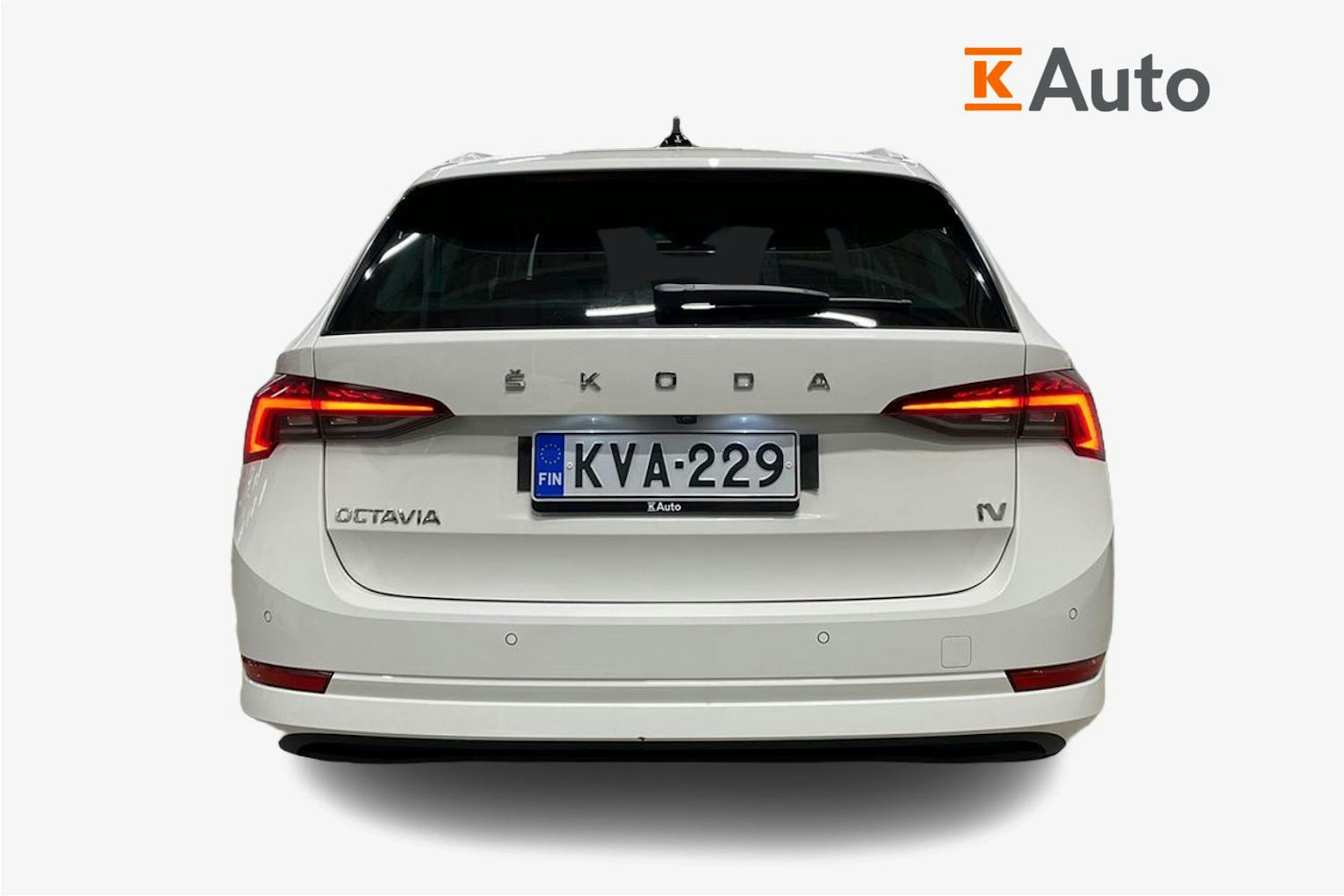 valkoinen Skoda Octavia 2021 kuva 3.