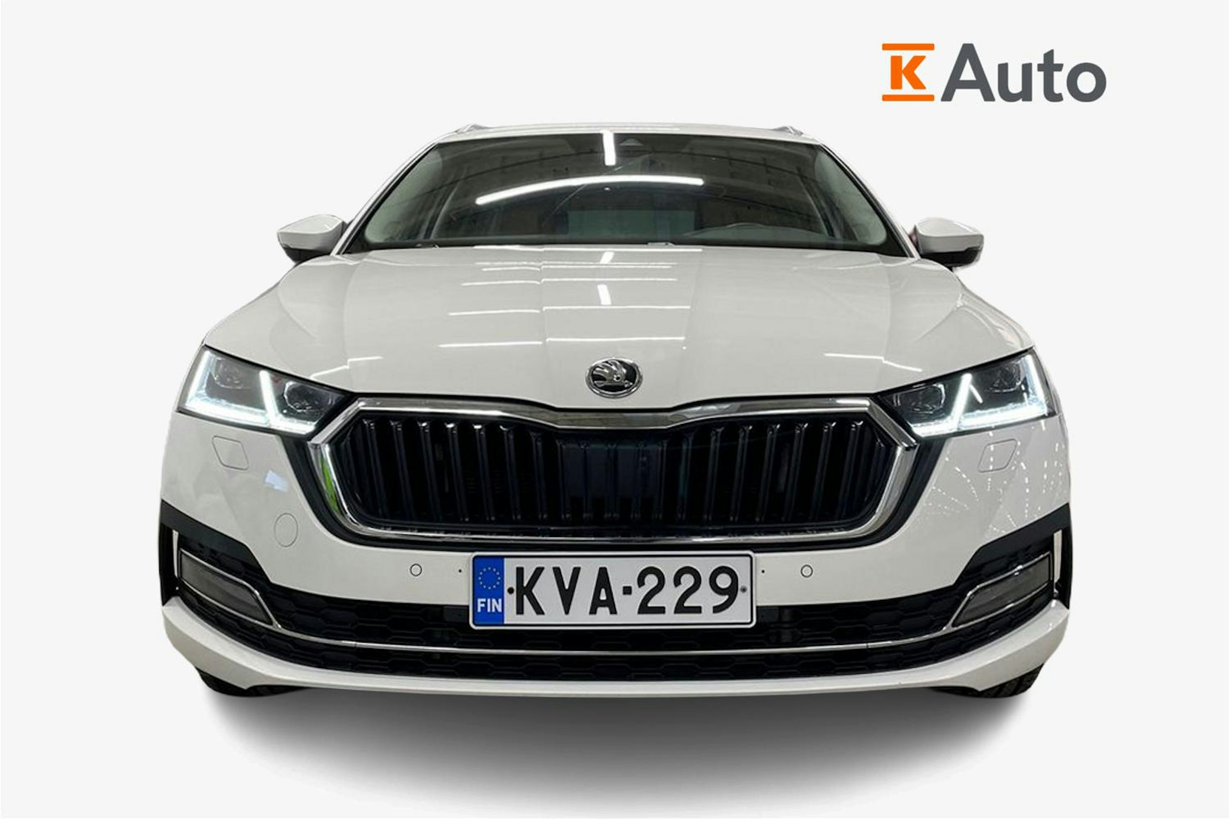 valkoinen Skoda Octavia 2021 kuva 5.