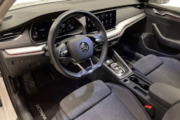 valkoinen Skoda Octavia 2021 kuva 7.