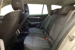 valkoinen Skoda Octavia 2021 kuva 10.