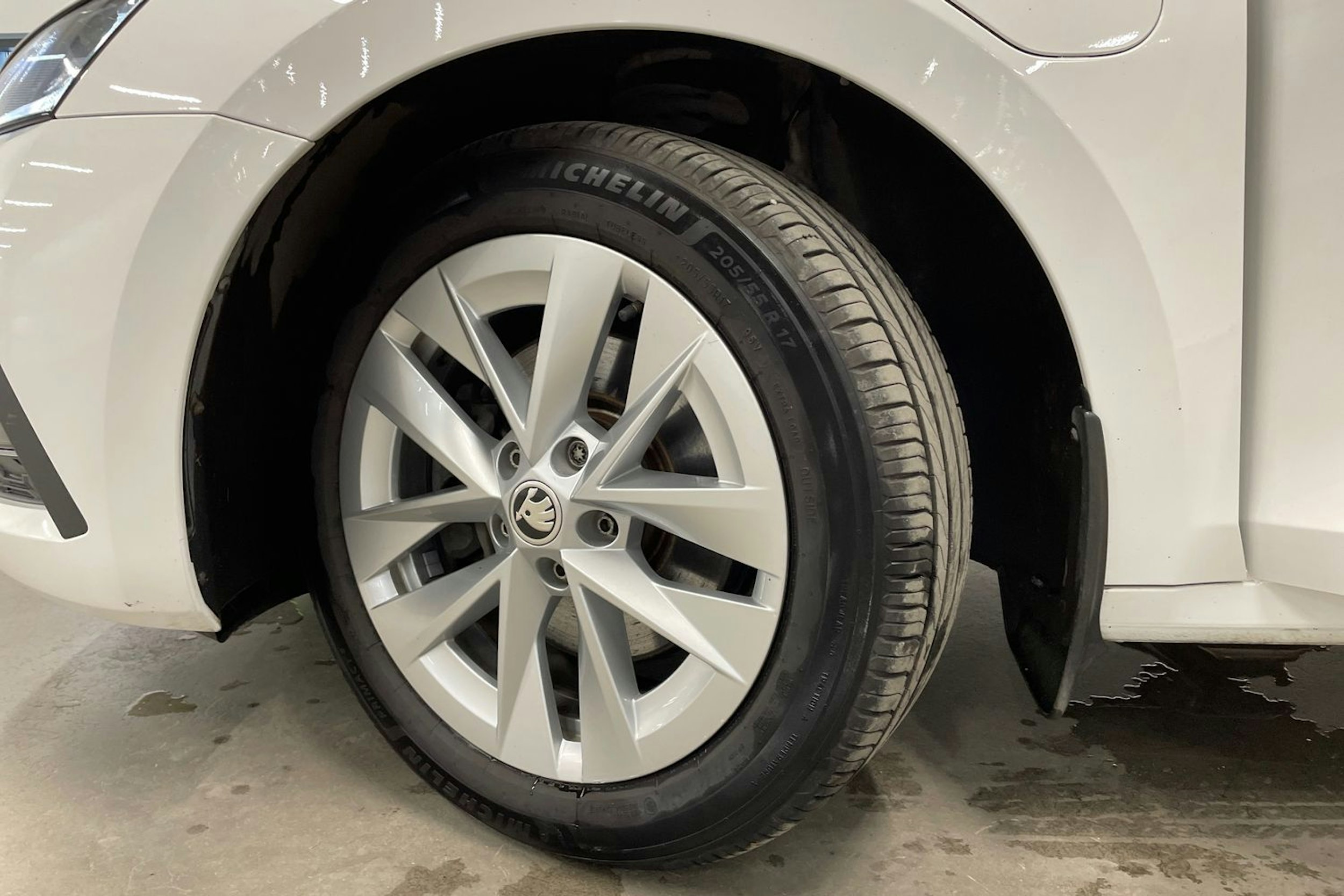 valkoinen Skoda Octavia 2021 kuva 13.