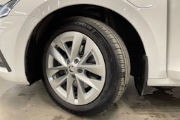 valkoinen Skoda Octavia 2021 kuva 13.