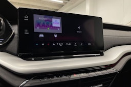 valkoinen Skoda Octavia 2021 kuva 17.