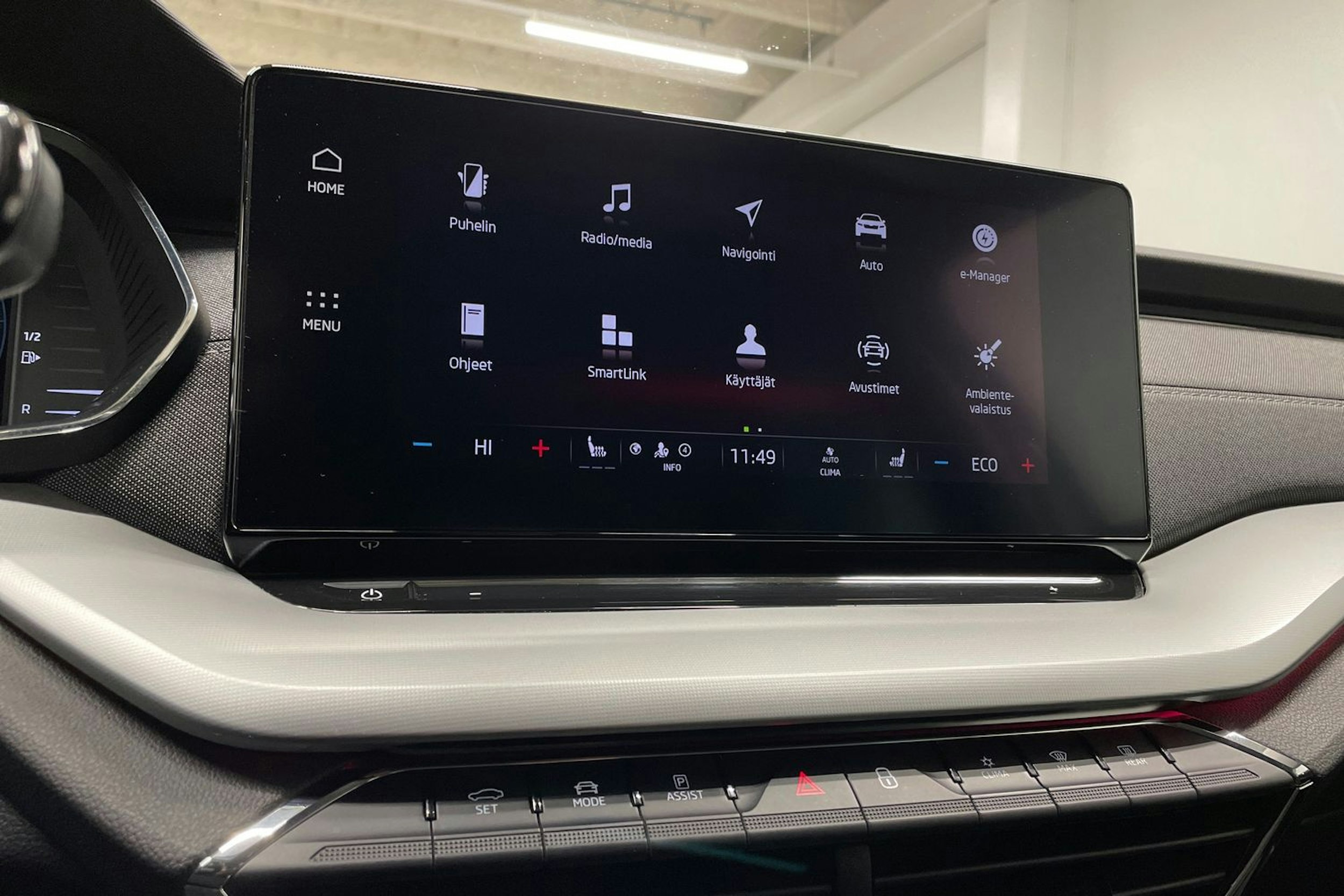 valkoinen Skoda Octavia 2021 kuva 18.