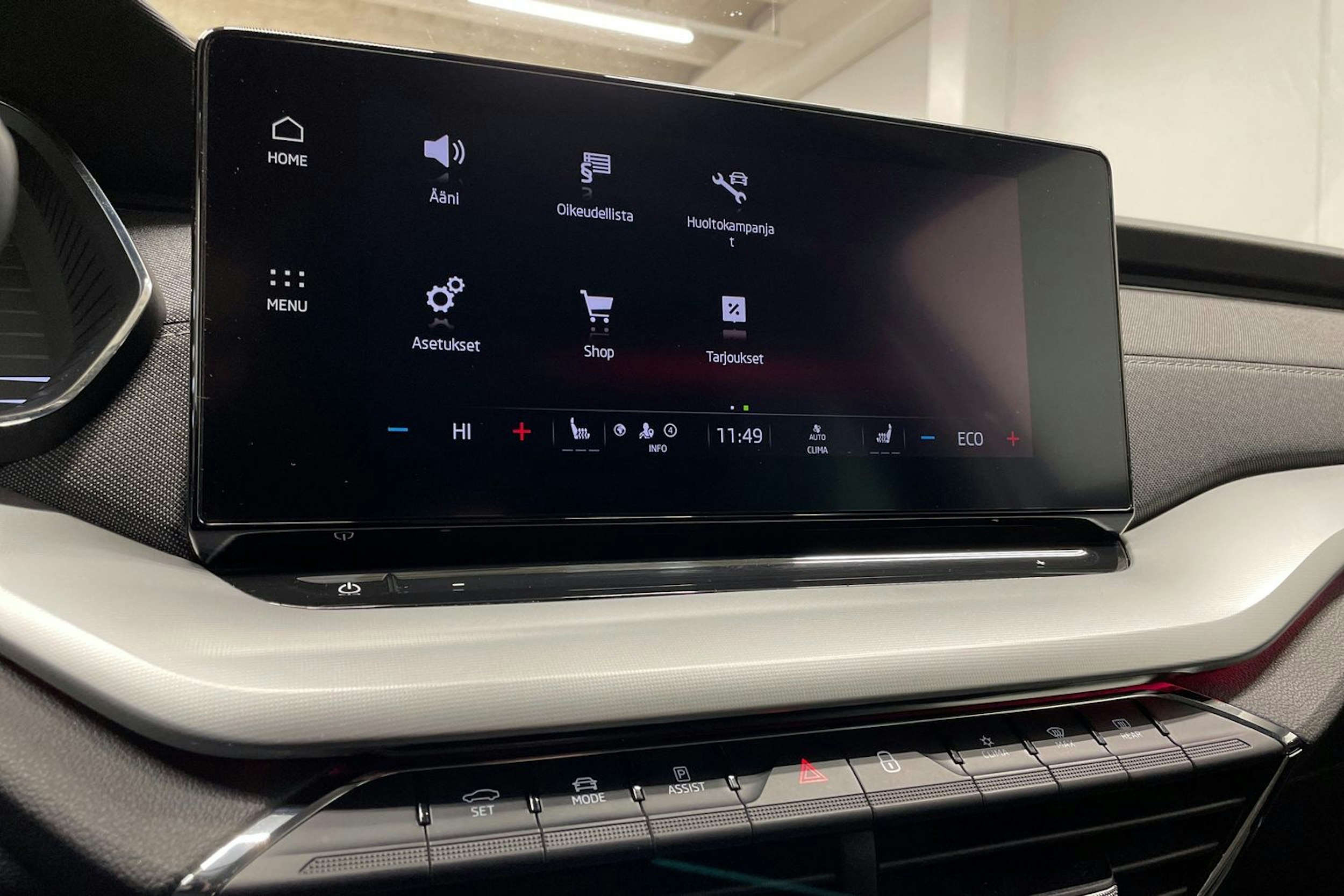 valkoinen Skoda Octavia 2021 kuva 19.