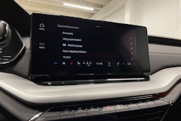 valkoinen Skoda Octavia 2021 kuva 20.