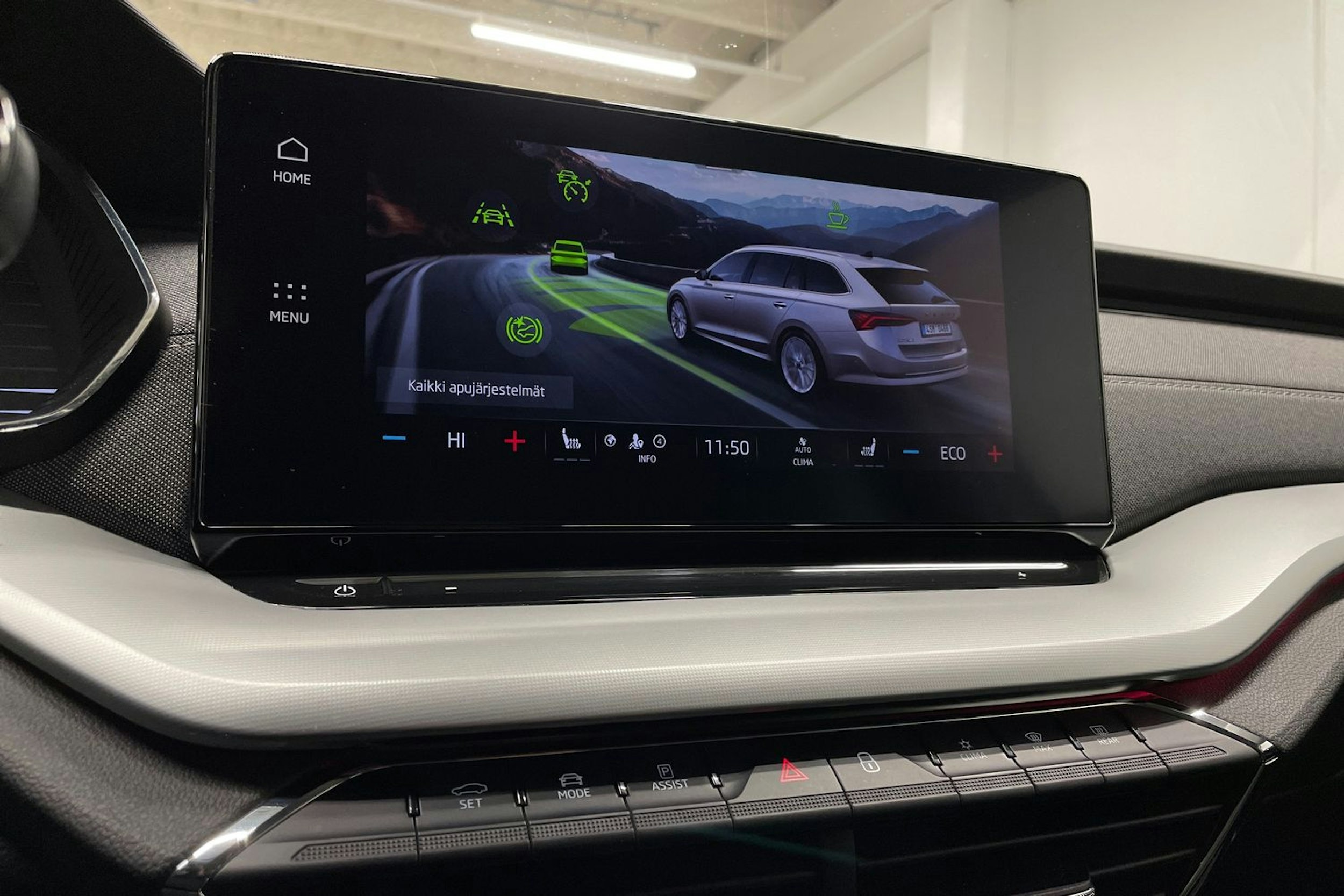 valkoinen Skoda Octavia 2021 kuva 21.