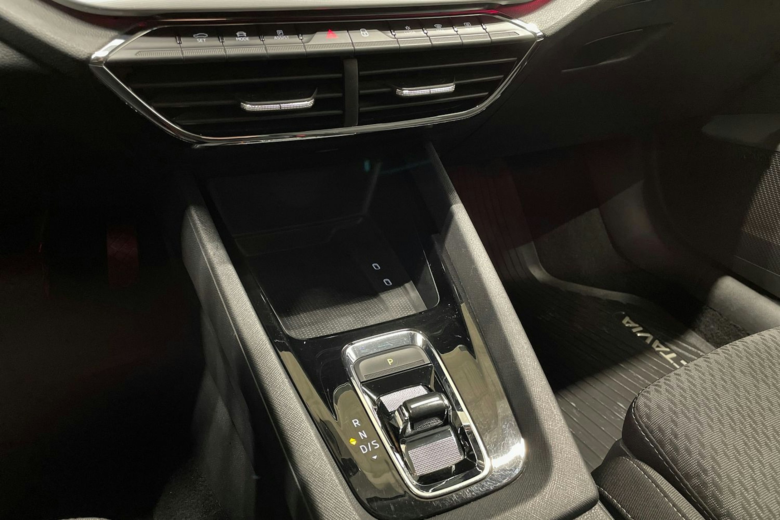 valkoinen Skoda Octavia 2021 kuva 23.