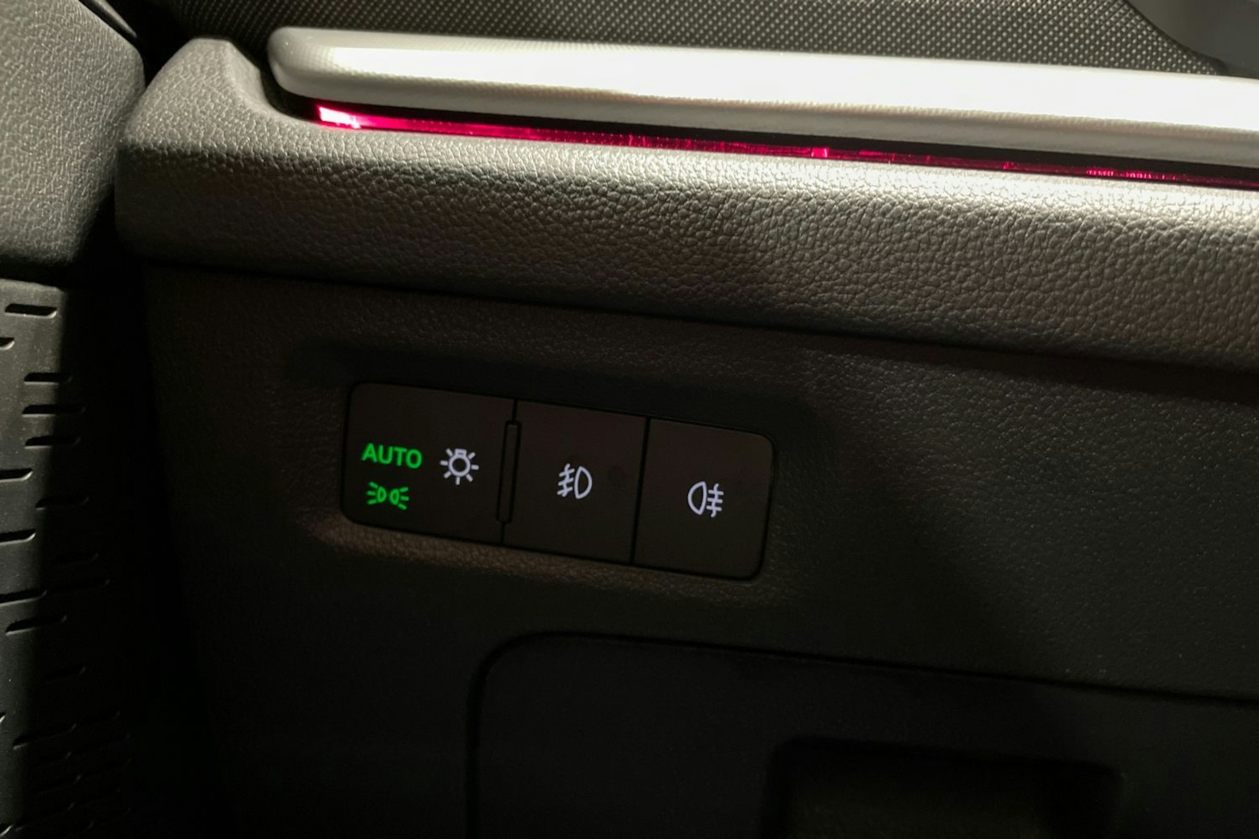 valkoinen Skoda Octavia 2021 kuva 24.