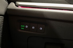 valkoinen Skoda Octavia 2021 kuva 24.