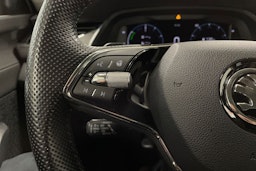 valkoinen Skoda Octavia 2021 kuva 25.