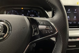 valkoinen Skoda Octavia 2021 kuva 26.