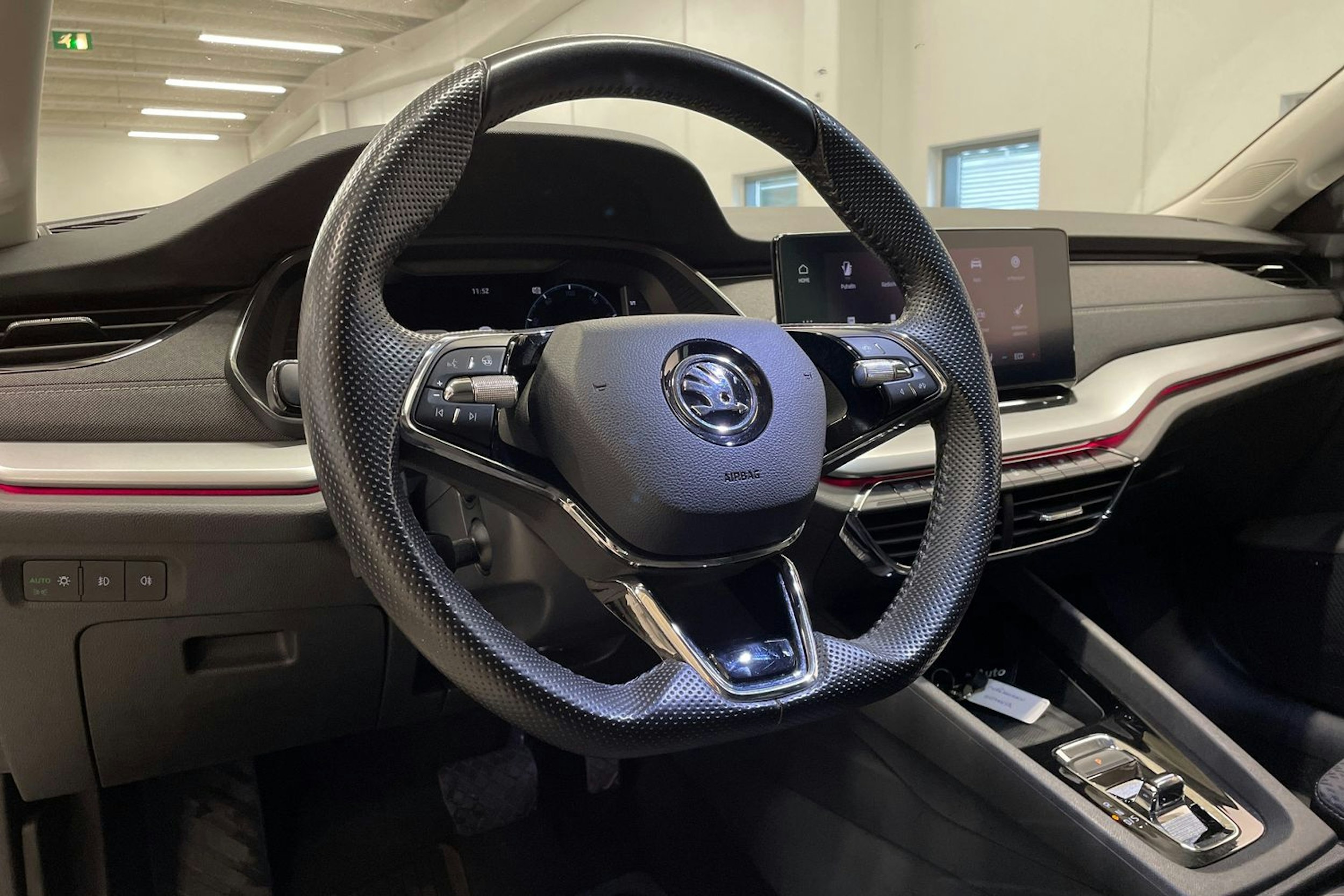 valkoinen Skoda Octavia 2021 kuva 28.