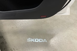 valkoinen Skoda Octavia 2021 kuva 31.