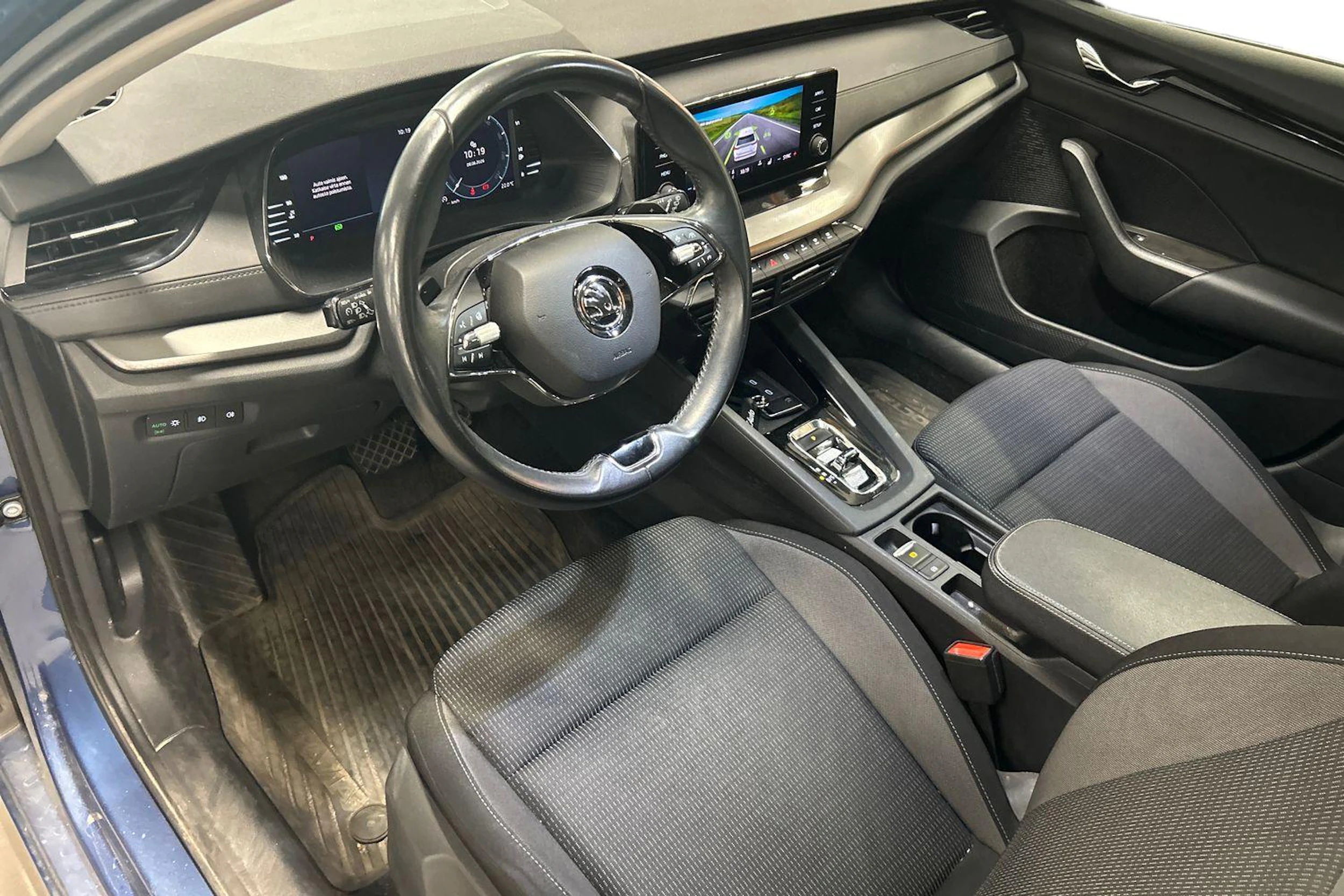 sininen Skoda Octavia 2021 kuva 3.