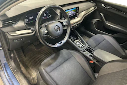 sininen Skoda Octavia 2021 kuva 3.
