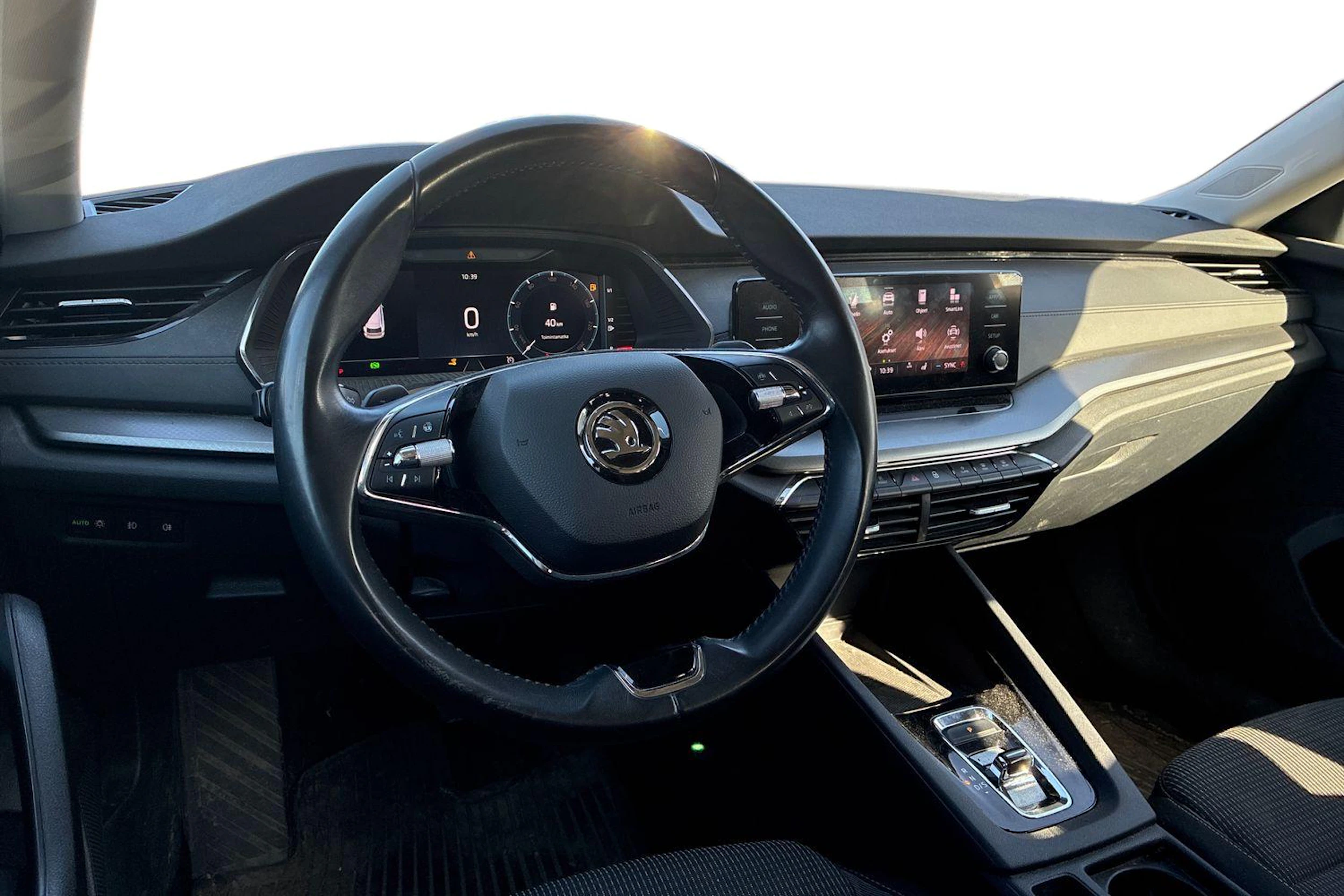 Harmaa Skoda OCTAVIA 2021 kuva 3.