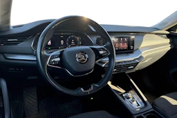Harmaa Skoda OCTAVIA 2021 kuva 3.