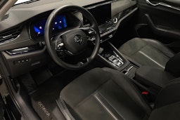 punainen Skoda Octavia 2021 kuva 7.