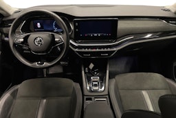 punainen Skoda Octavia 2021 kuva 9.