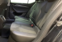 punainen Skoda Octavia 2021 kuva 10.