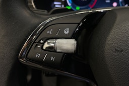 punainen Skoda Octavia 2021 kuva 18.