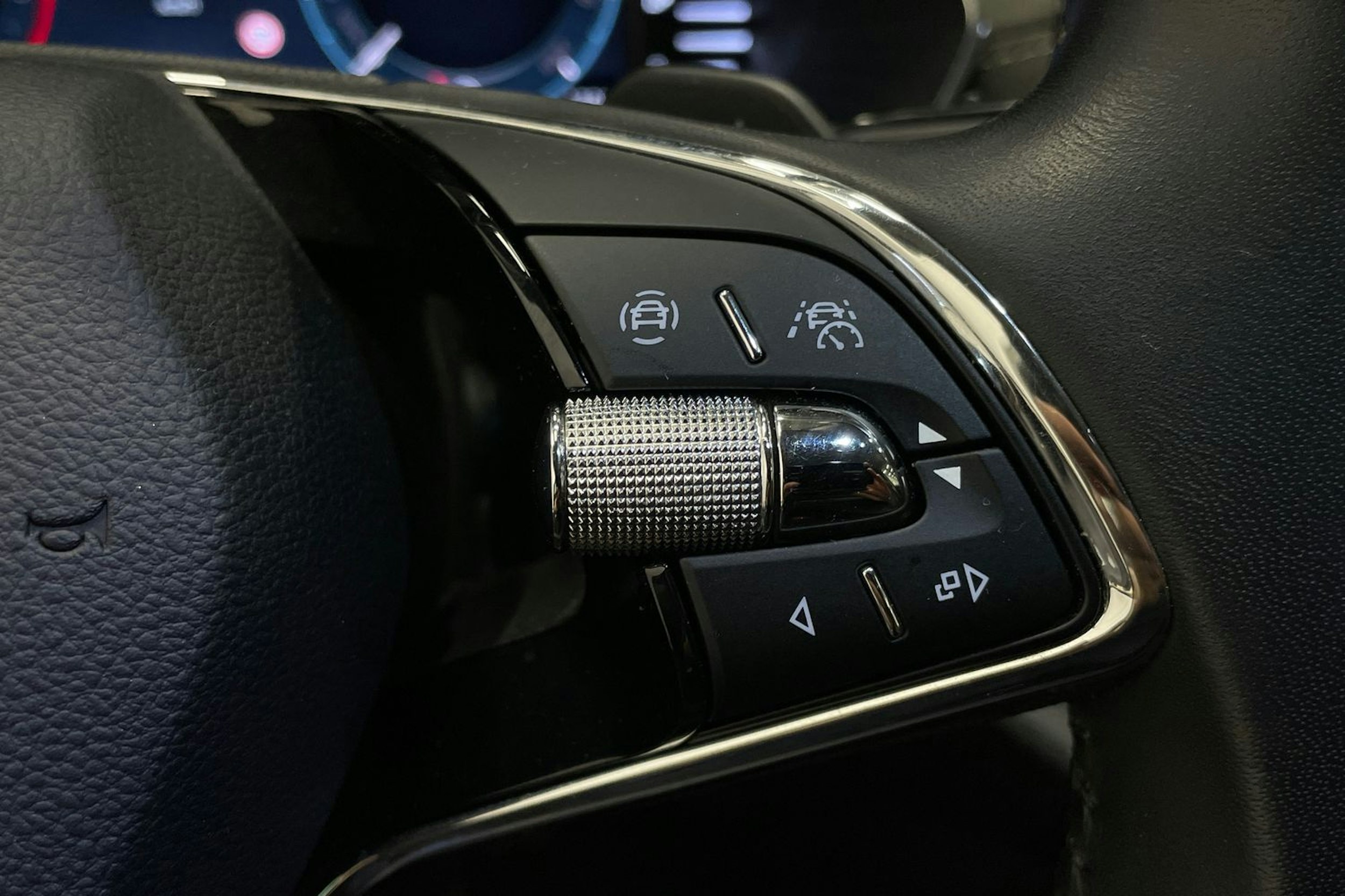 punainen Skoda Octavia 2021 kuva 19.