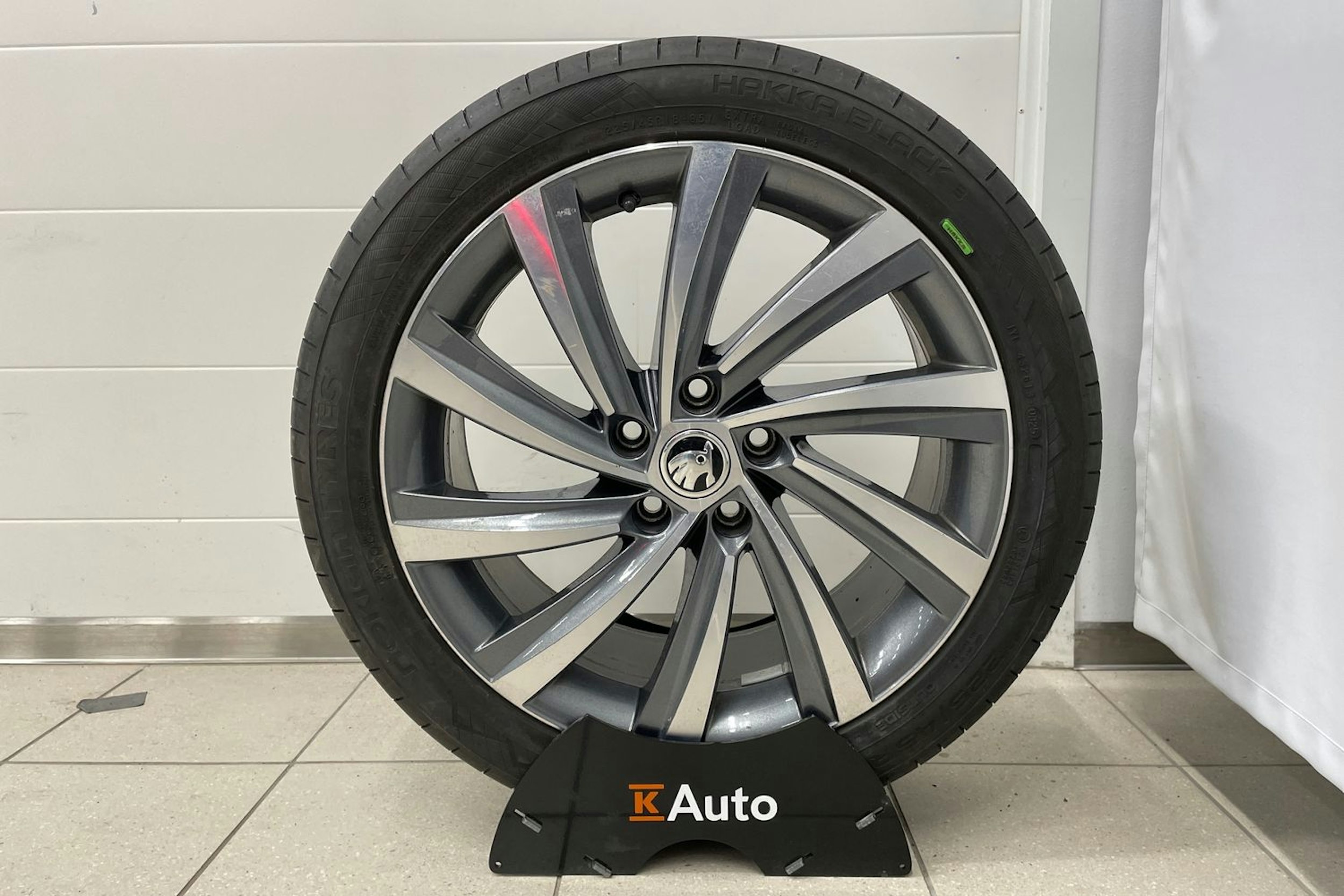 punainen Skoda Octavia 2021 kuva 27.