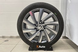 punainen Skoda Octavia 2021 kuva 27.