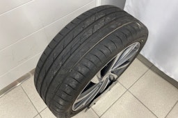 punainen Skoda Octavia 2021 kuva 28.