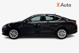 musta Skoda Octavia 2021 kuva 6.