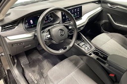 musta Skoda Octavia 2021 kuva 7.