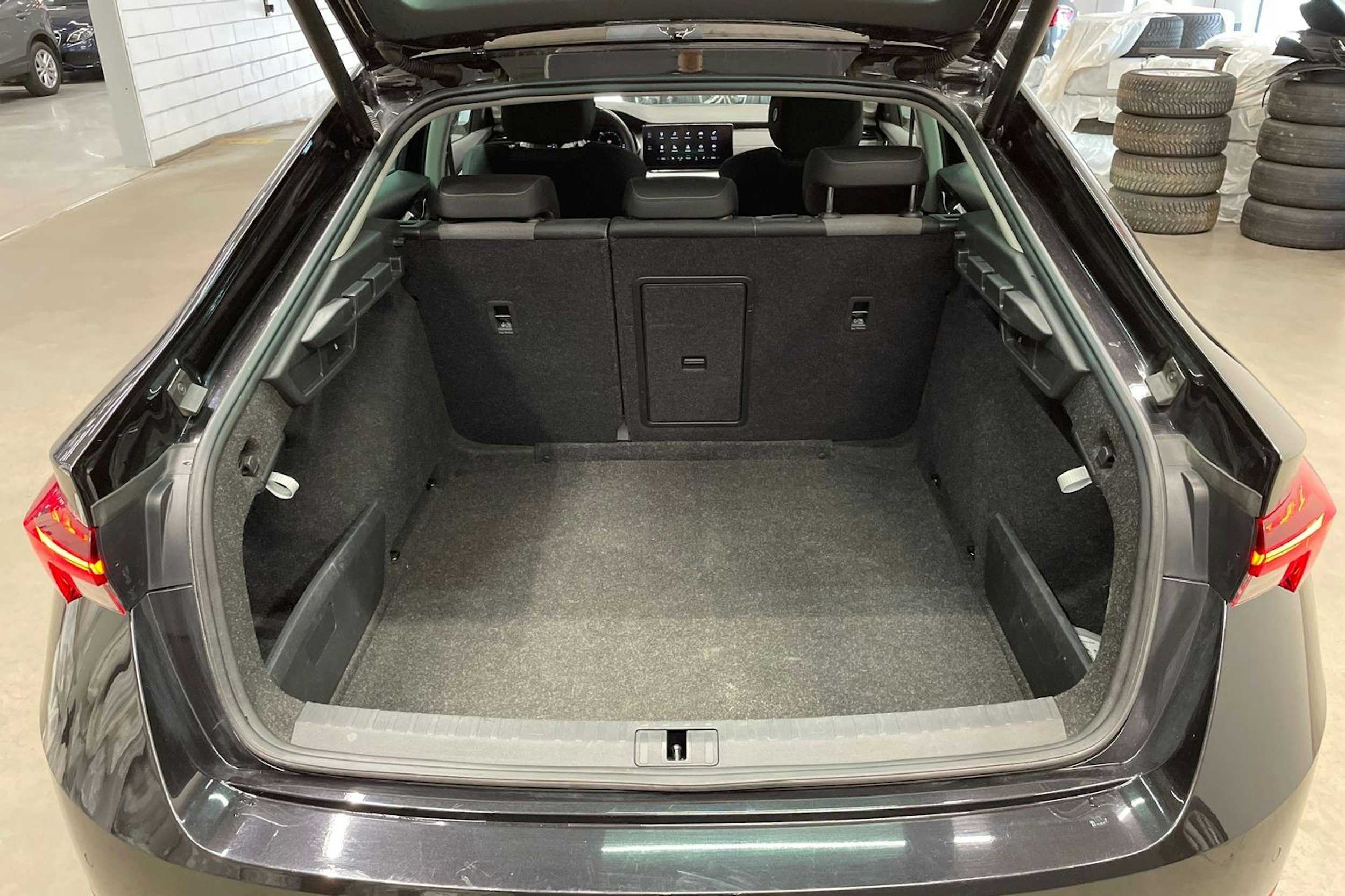 musta Skoda Octavia 2021 kuva 15.