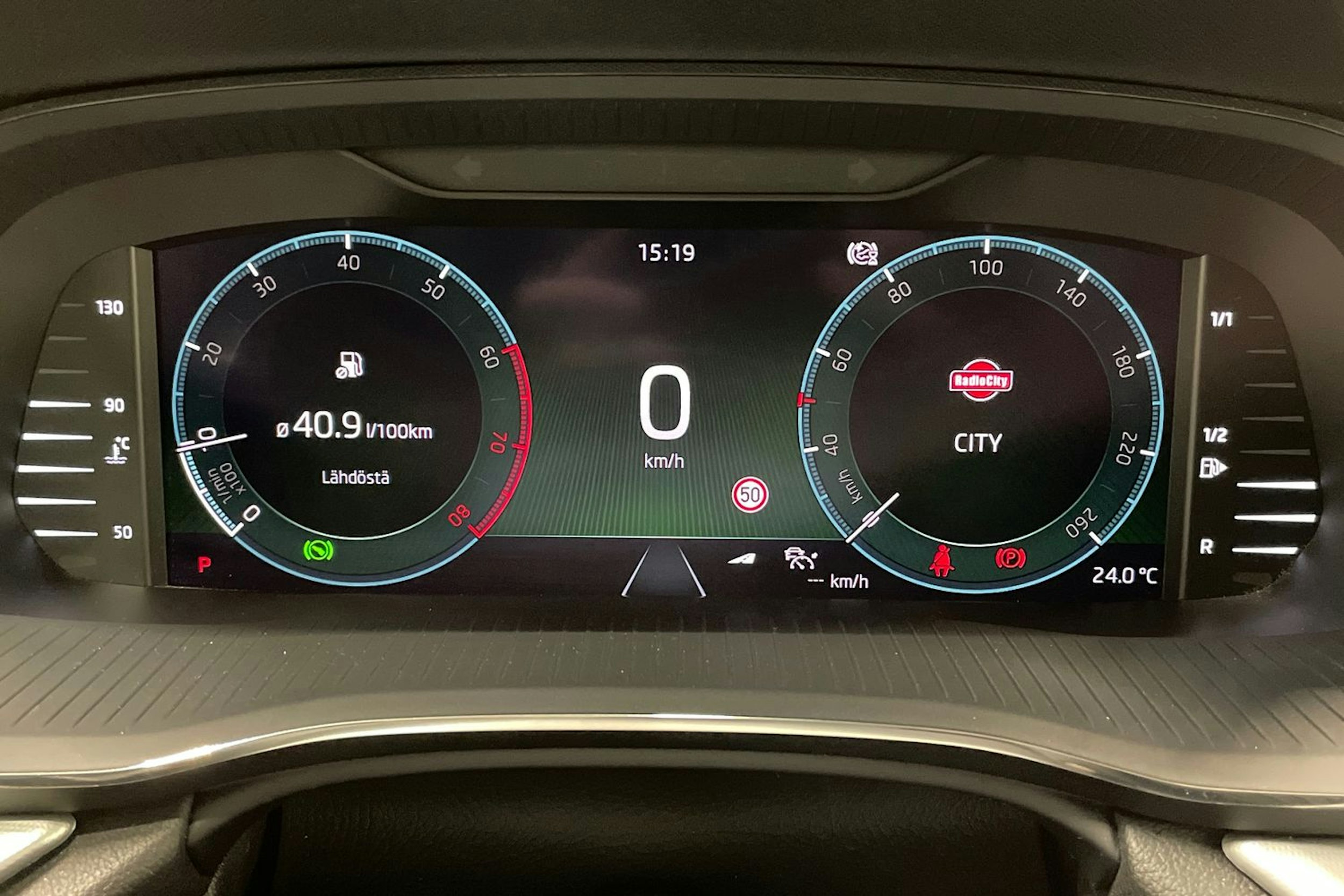 musta Skoda Octavia 2021 kuva 16.