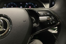 musta Skoda Octavia 2021 kuva 31.