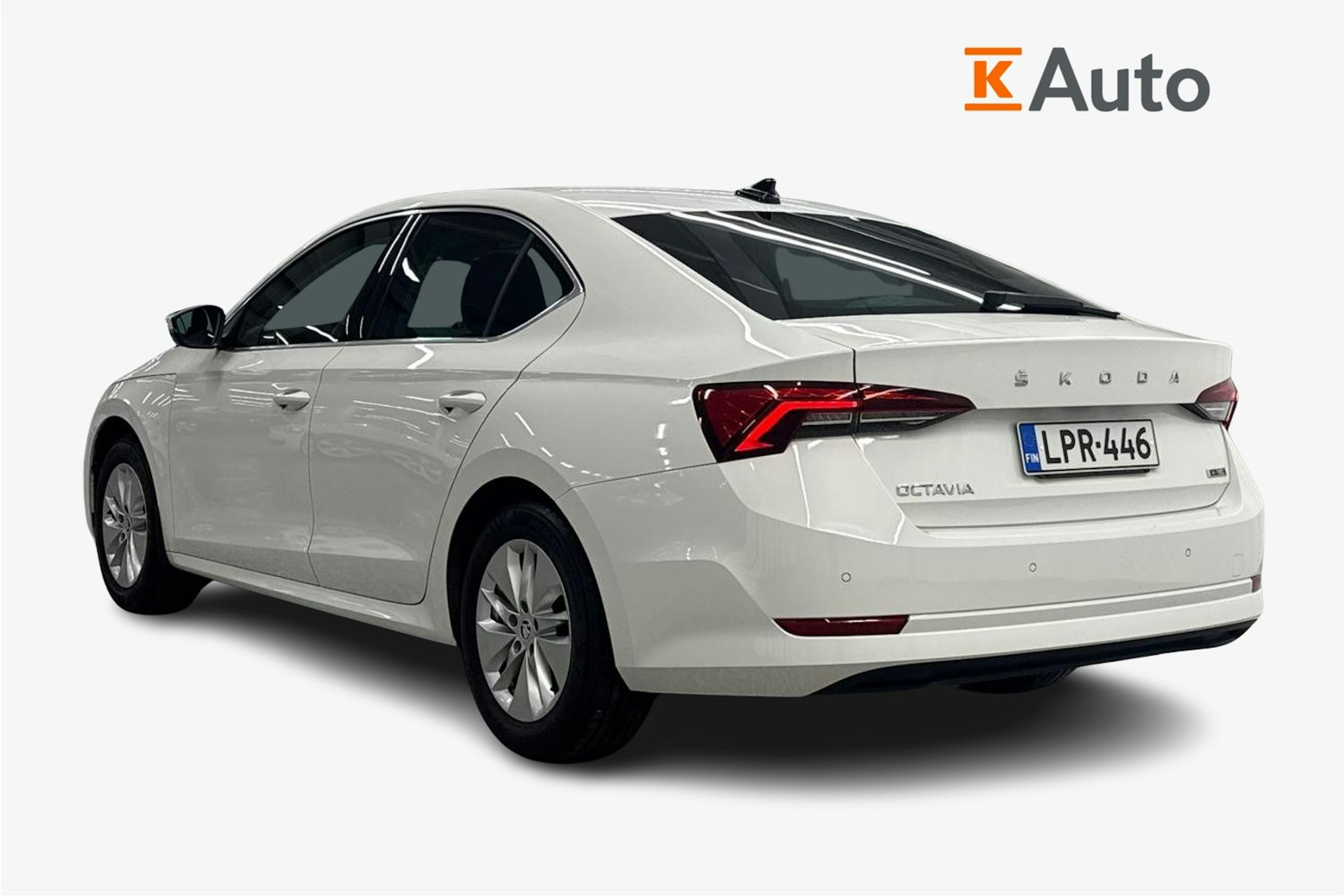 Valkoinen Skoda OCTAVIA 2021 kuva 2.