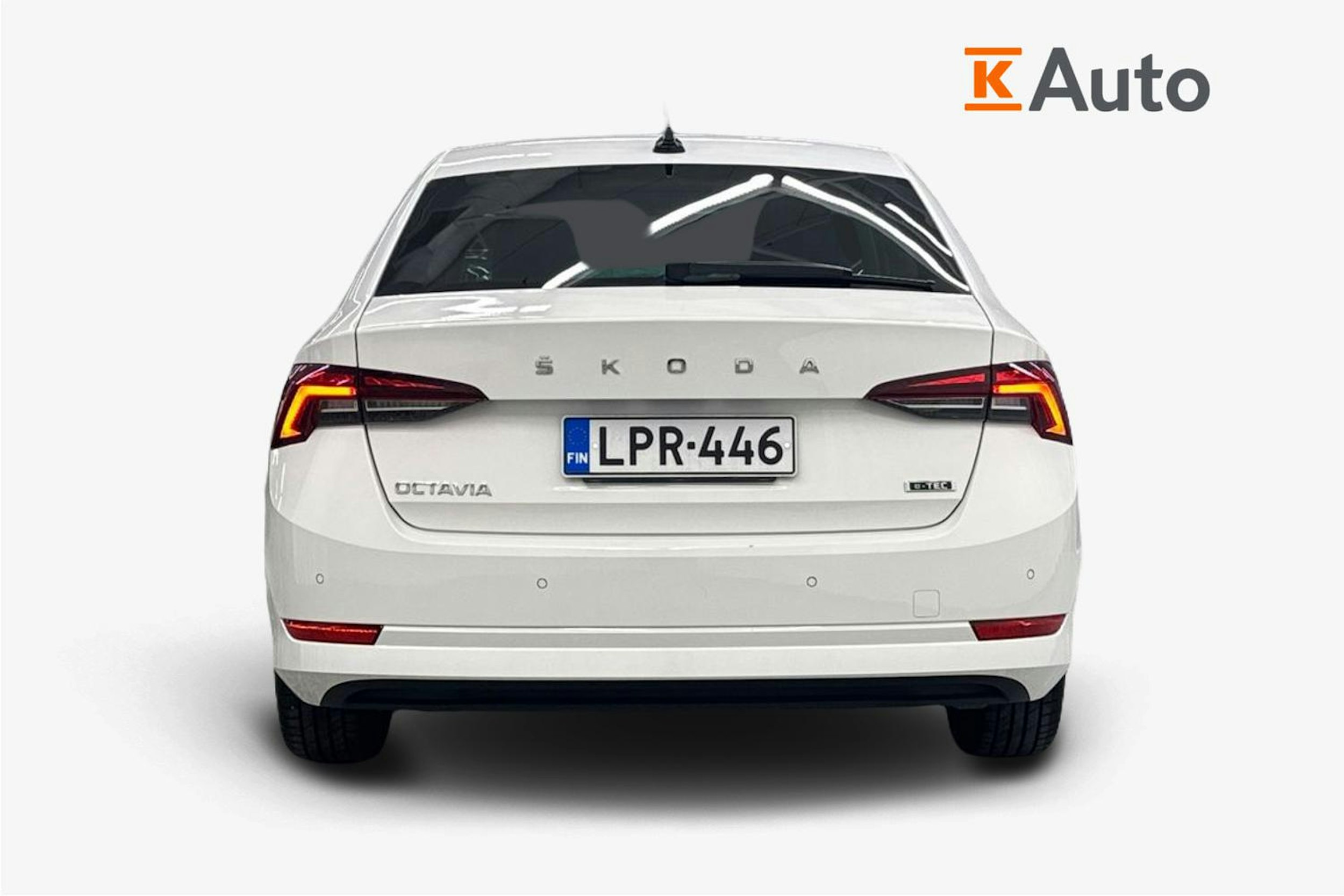 Valkoinen Skoda OCTAVIA 2021 kuva 3.