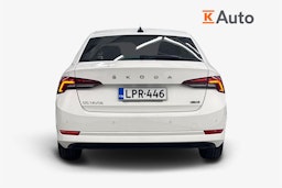 Valkoinen Skoda OCTAVIA 2021 kuva 3.