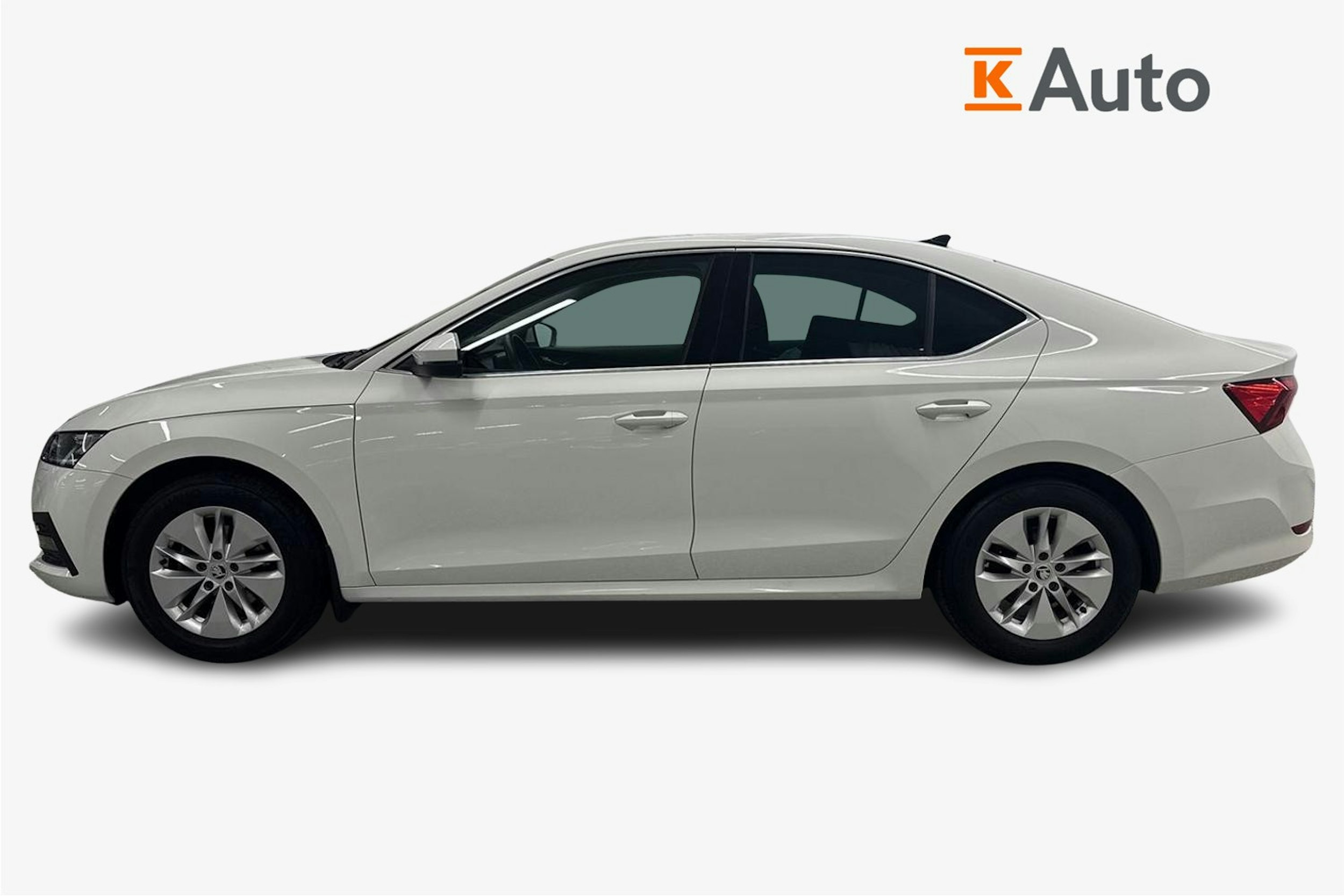 Valkoinen Skoda OCTAVIA 2021 kuva 5.