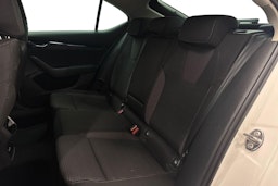Valkoinen Skoda OCTAVIA 2021 kuva 8.