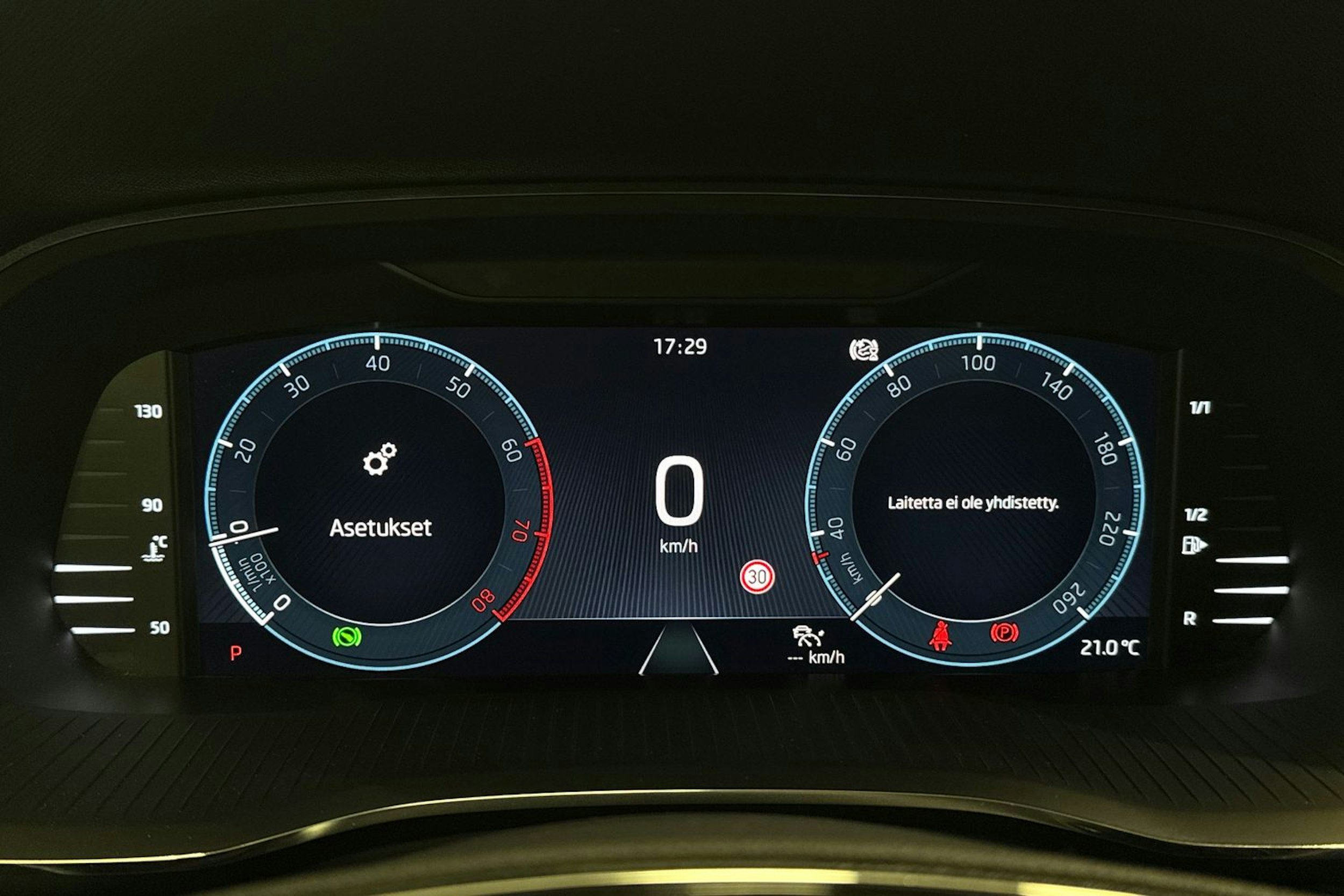 Valkoinen Skoda OCTAVIA 2021 kuva 14.