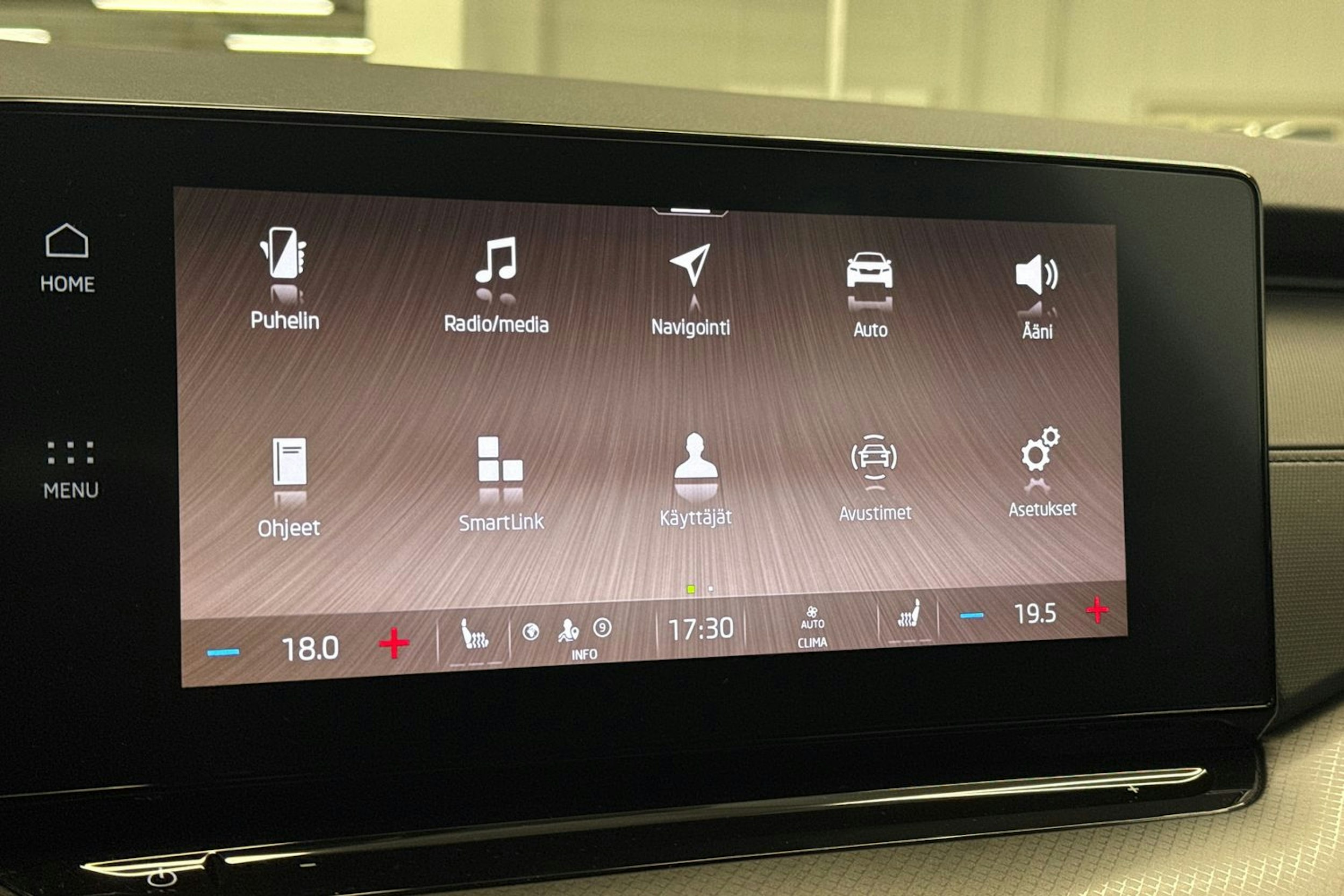 Valkoinen Skoda OCTAVIA 2021 kuva 21.