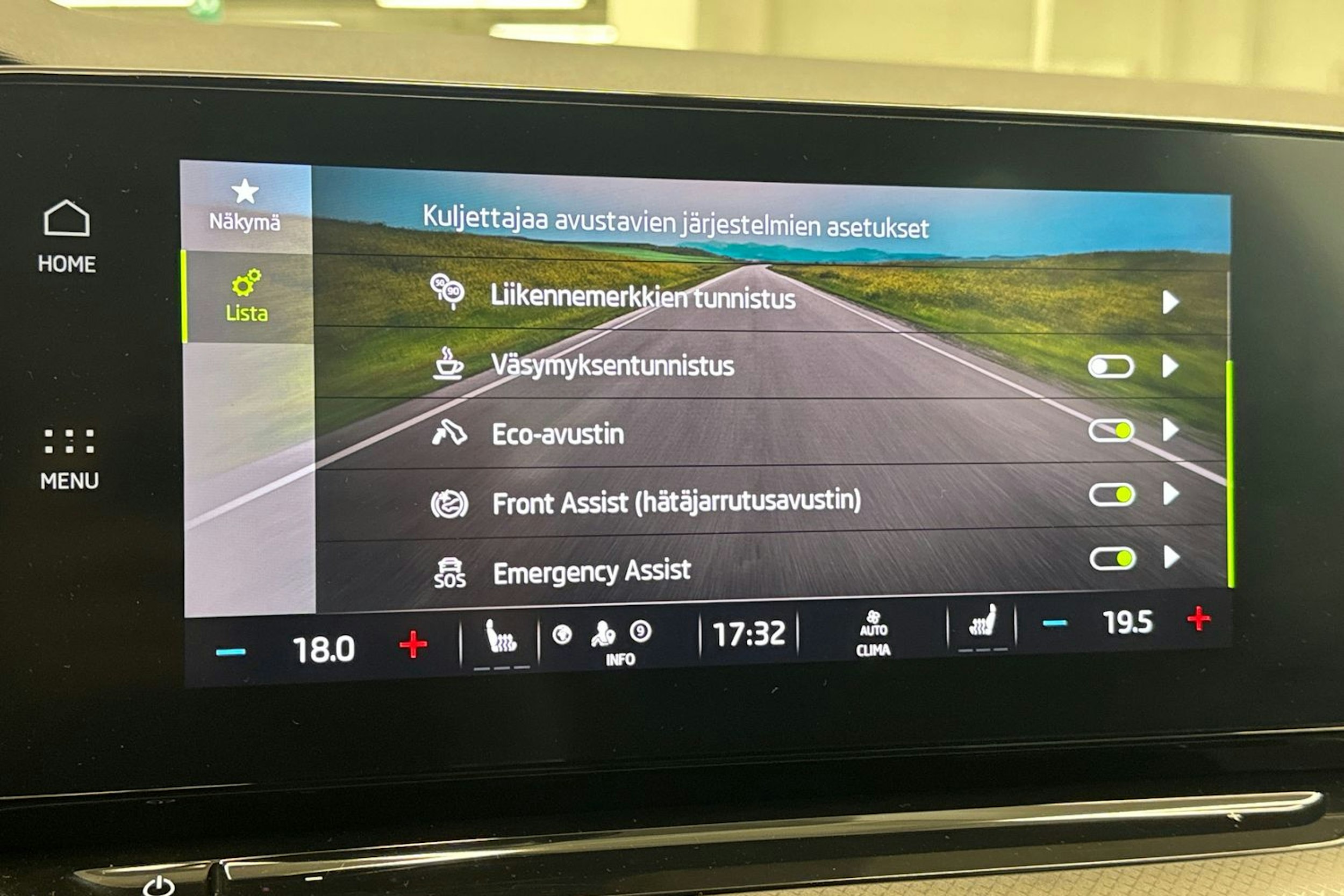 Valkoinen Skoda OCTAVIA 2021 kuva 28.