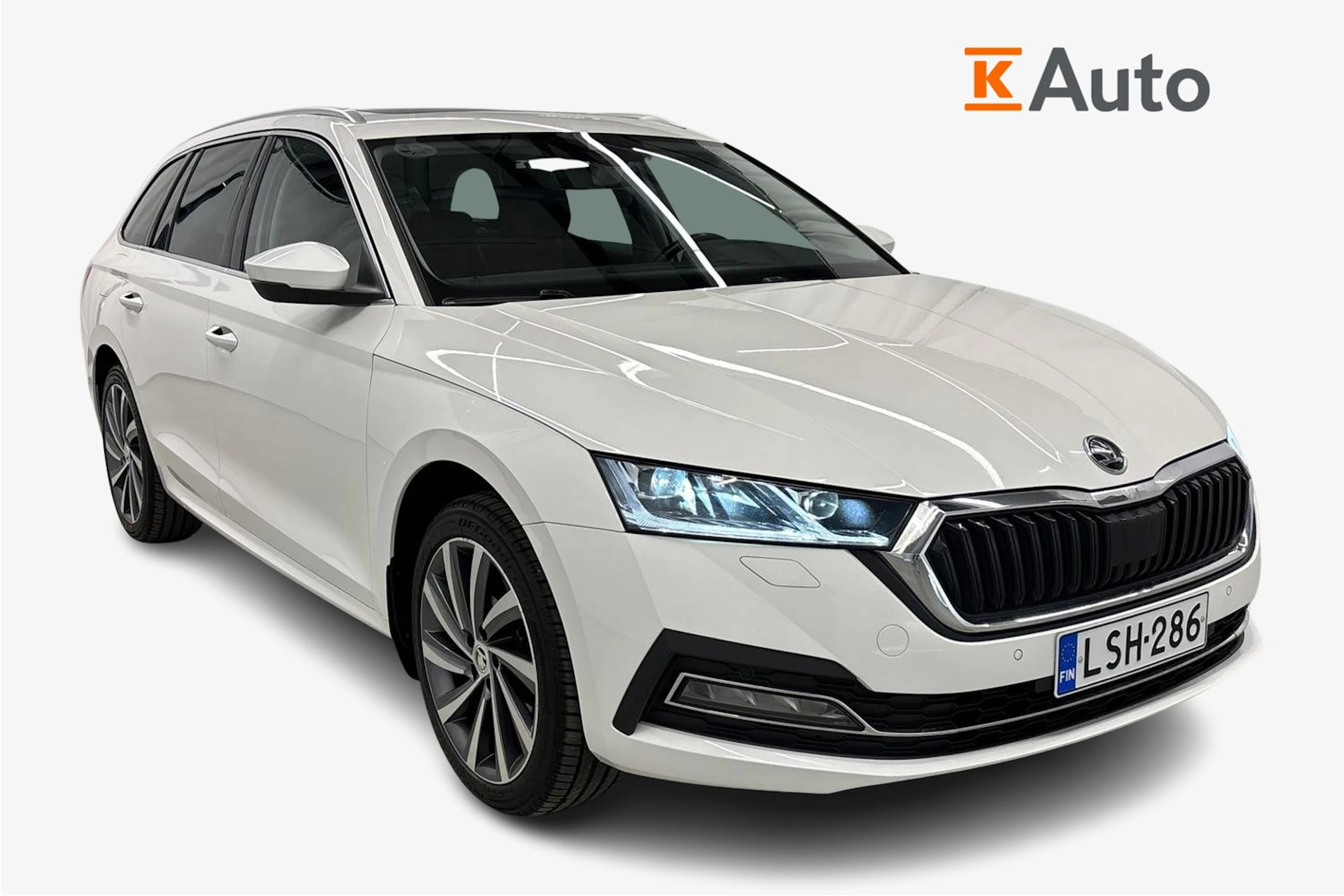 valkoinen Skoda Octavia 2021 kuva 1.